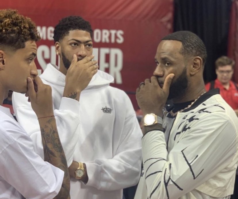 devaaaaang's tweet image. Ok guys it&apos;s not AI confirm.