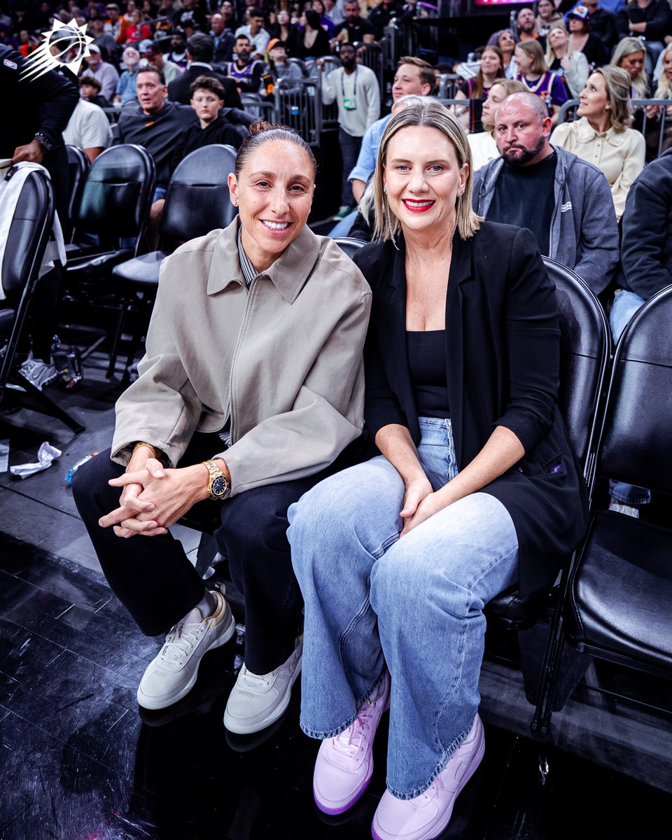 DT and Penny courtside for tonight’s action ☄️ 