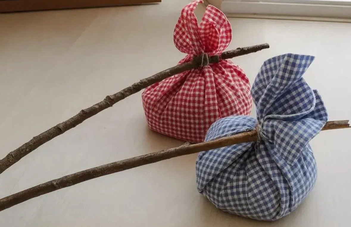 MensHumor's tweet image. When I was a kid, I wanted to fucking pack one of these &amp;amp; run away from home so bad.