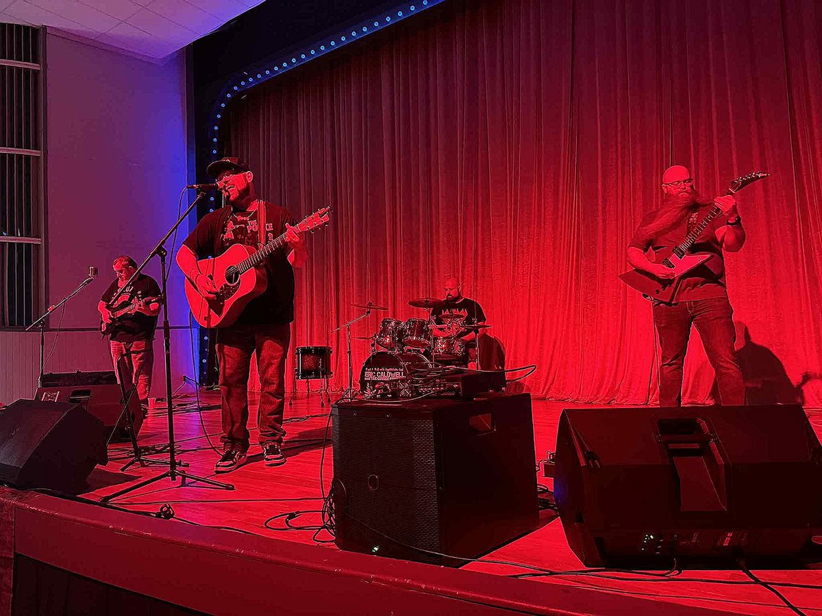 TheEricCaldwell's tweet photo. Eric Caldwell and The Cruise Control live at The Historic Grove Theater! 

Oak Ridge, Tennessee 
#live #music #entertainment #livemusic #rock #rockshow #oakridge #tennessee #historic #grovetheater https://t.co/GBASqRAaoI