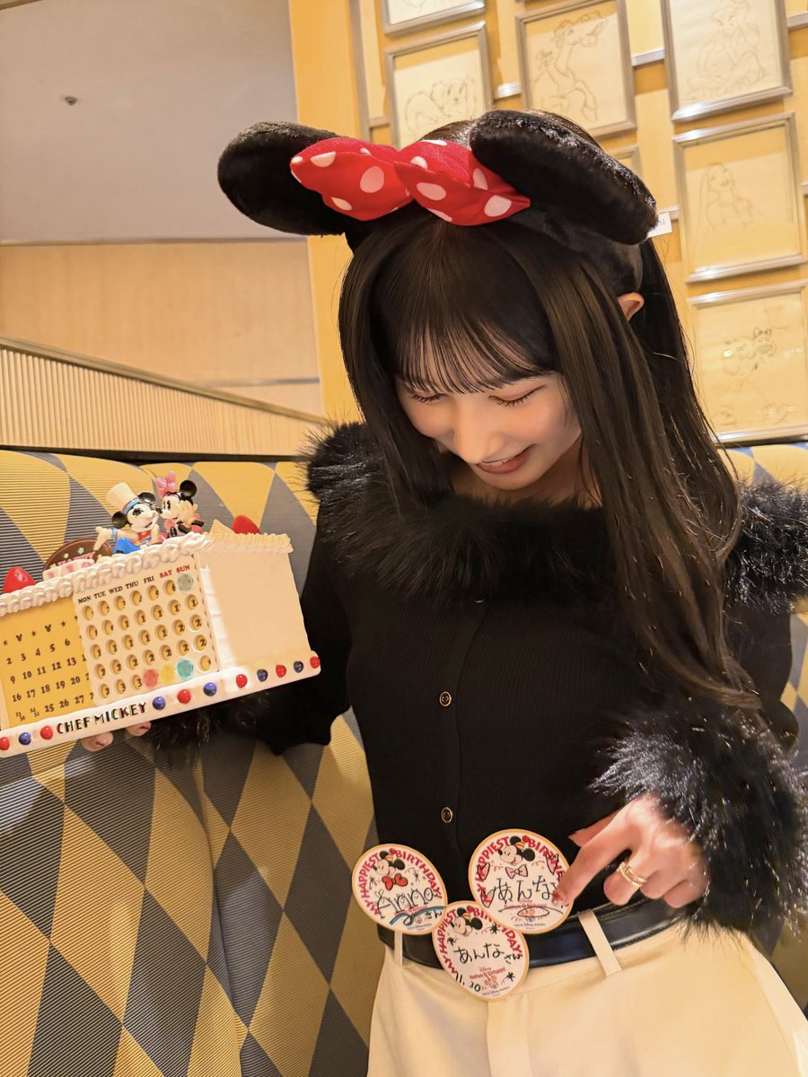 otani_emiri's tweet photo. 杏奈のお誕生日〜〜🎂🎉🎉
おめでと〜〜( ՞ෆ  ̫ ෆ՞ )❣️❣️❣️❣️

誰よりも人の幸せを願ってくれる杏奈だから、うちらが杏奈を幸せにするって決めたんだ‼️

シェフミッキーでお祝いしたよ🐭🎁🥂
かわいい同い年にゃんこちゃん🐾
#山本杏奈生誕祭2025 https://t.co/nuPWuE9k0r