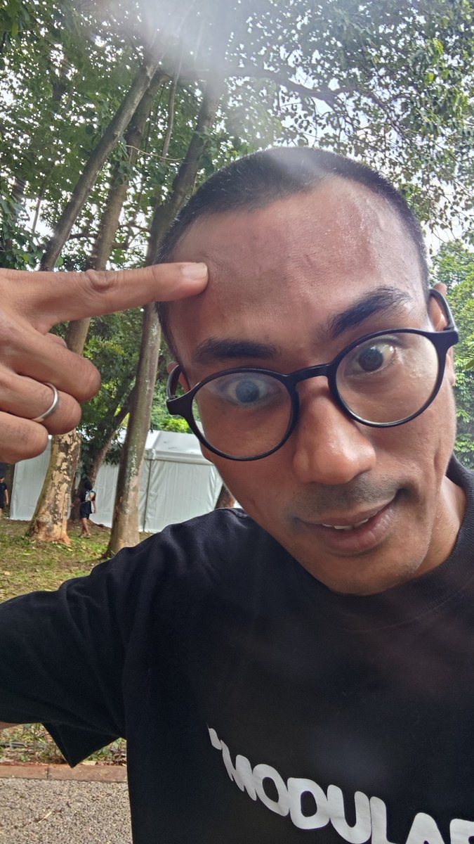 foto yang paling penting adalah foto-foto yang kita simpen di dalem sini ni #quotes_fotografi