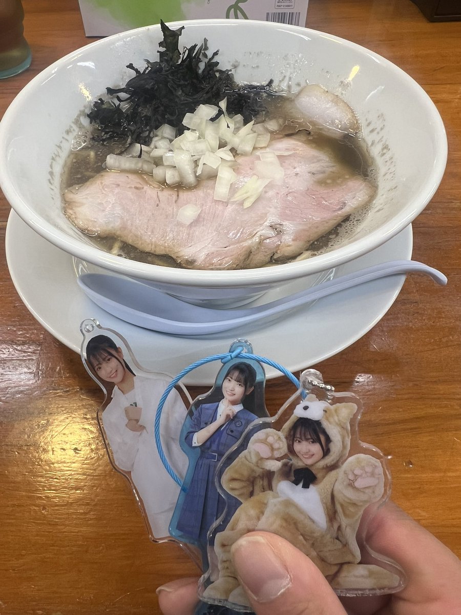 varias_t's tweet image. 新参者の自撮りありがとう🥹
下がり眉ぴよりんも可愛い(みーちゃんみたい)
お礼に今日二杯目のラーメンの写真を送ります。
濁り煮干しそばだよ🍜
作業頑張ってねー💪
俺もラーメン二杯食べたからジムでトレーニング頑張ってくる💪💪

#蔵盛妃那乃一筆
#蔵盛妃那乃日記