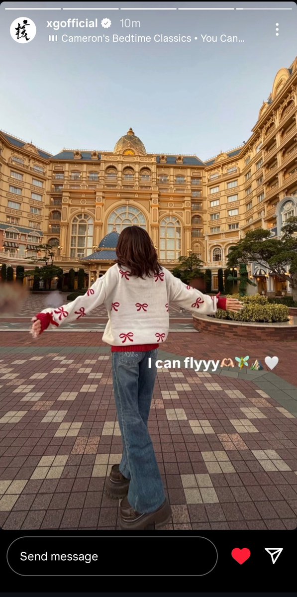 Juria's early Christmas and bday at Disney 🧡 

Plus the hair liberation?! 🥹💕 Your hair's pretty, pls don't hide it Juri 😏😉 

#JURIA