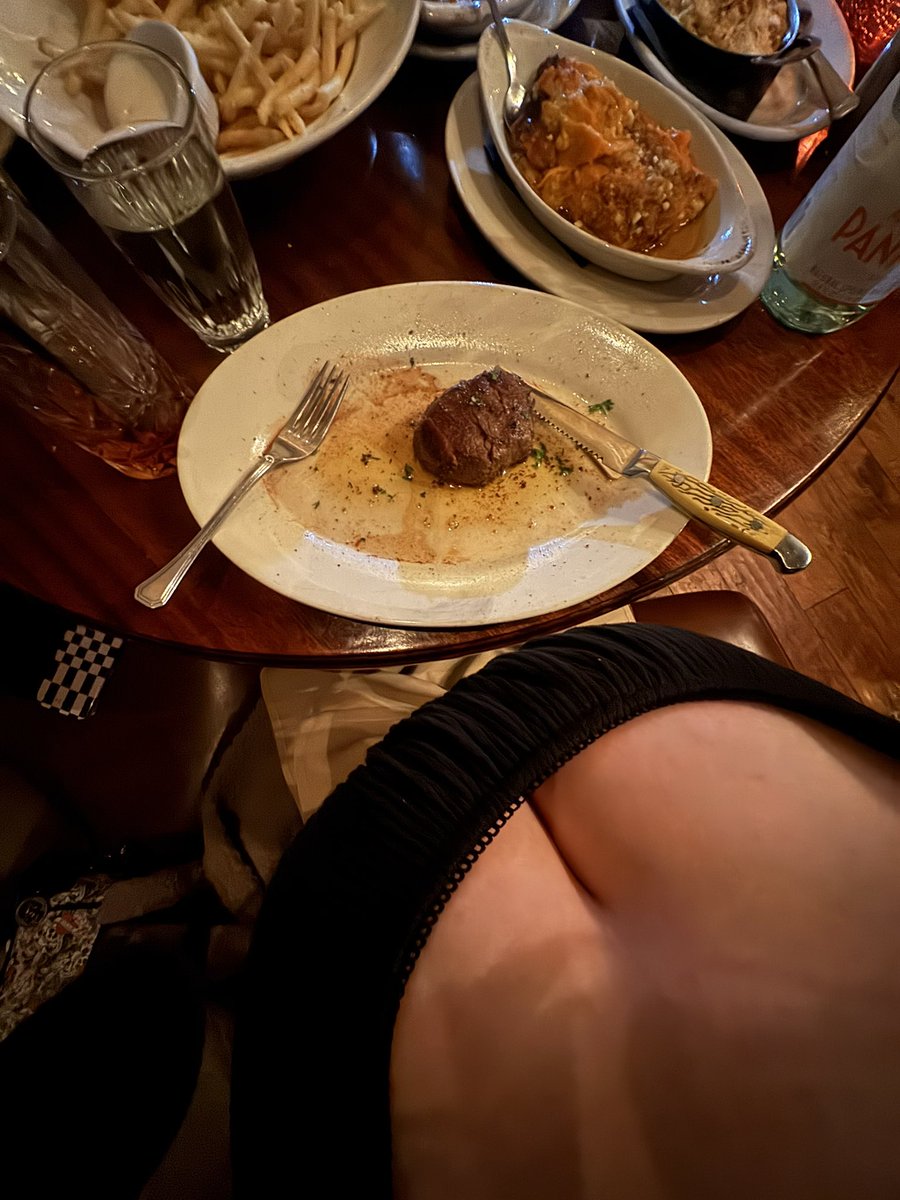 yellz0's tweet photo. nice medium rare steak tonight https://t.co/caNFYF1zgD