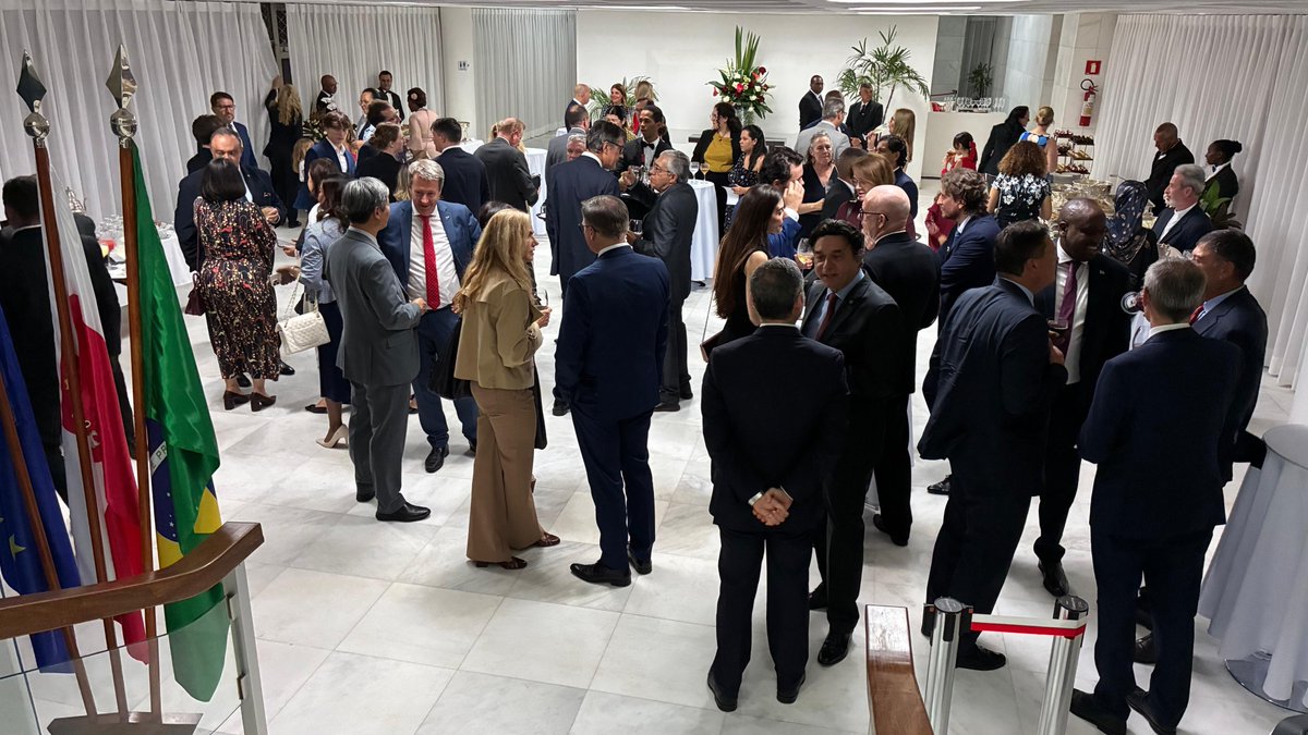 W Ambasadzie RP w Brasílii uczciliśmy Dzień Niepodległości koncertem muzyki F. Chopina w wykonaniu uznanej pianistki Ligii Moreno. Amb. <a href="/CieszkowskiA/">Andrzej Cieszkowski</a> podkreślił znaczenie tego dnia dla Polaków i przypomniał iż Brazylia🇧🇷 była 1. krajem Am. Płd., który uznał niepodległość Polski🇵🇱