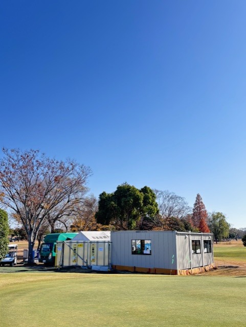 木枯らしが吹く季節となりましたね～🍂仮設休憩所の周りに風除けの囲いを設置いたしました❣️皆様風邪には気をつけてゴルフを楽しんで下さい⛳️🏌️‍♂️🎶
#群馬県 #ゴルフ #板倉ゴルフ場