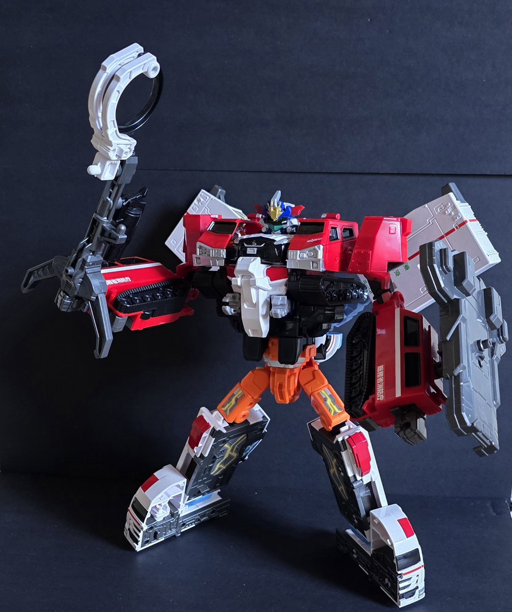 korin_catshadow's tweet image. デカすぎて撮影スペースに収まるのが難しいロボ、エクシードジョブレイバーさん。

重たいので、遊ぶ時はマットな質感の素材の上に立たせるのがオススメだ。ポージングが取りやすいぞ。