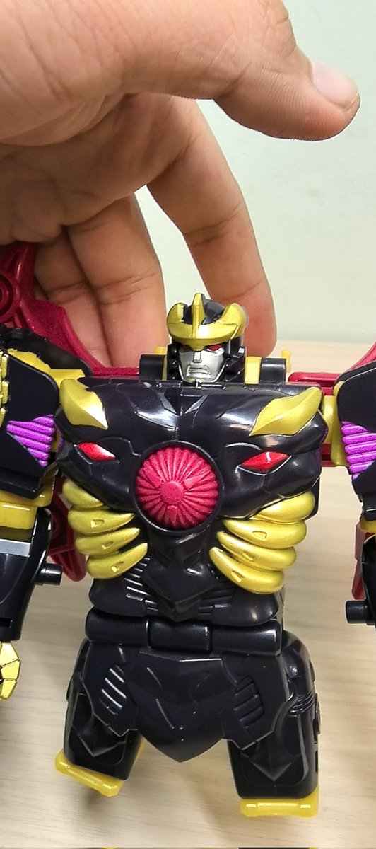 zykubi1984's tweet photo. こんな感じかな
#トランスフォーマー
#Transformers
#ワイルドキング https://t.co/IKvH9X0QOy