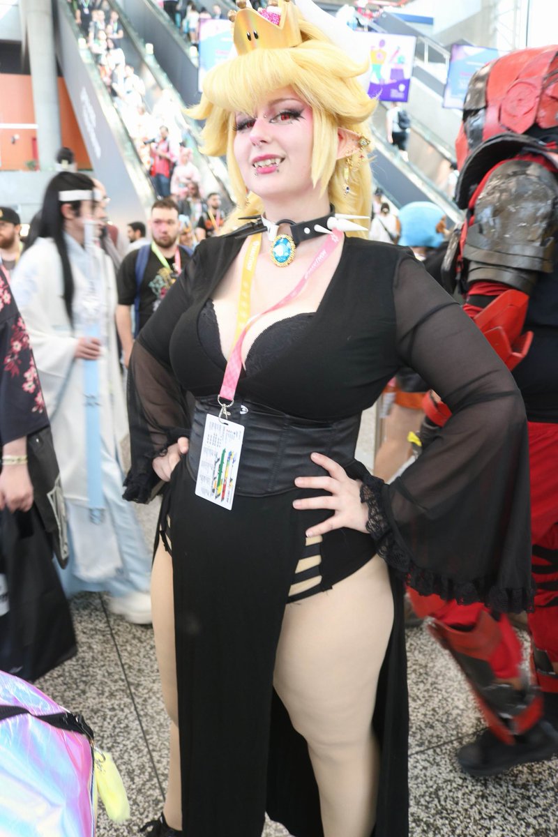 MNekosis's tweet photo. Mommy Bowsette ? 

Photos by Ben Sauriol from Otakuthon last August 

Might wear it again next weekend for mini comiccon

#bowsette #cosplay #cosplaygirl #curvy https://t.co/eT85lhZn1t