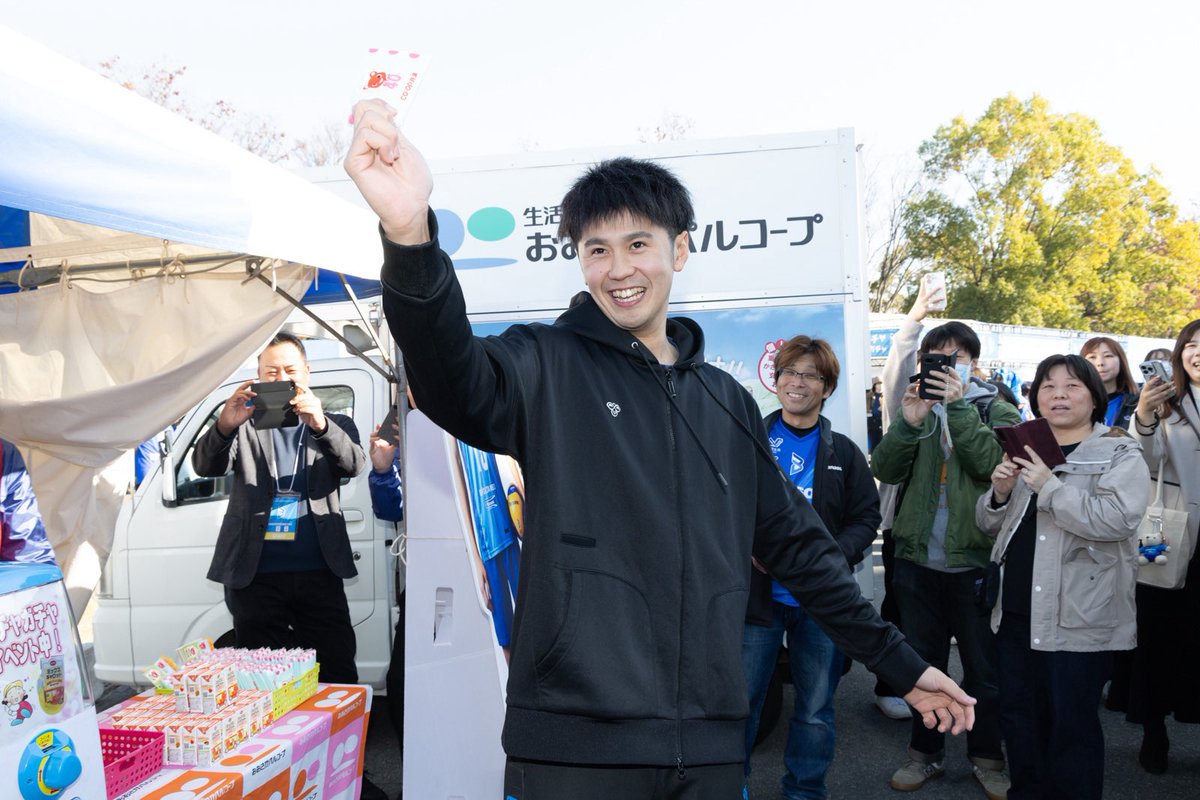 🔷ブルテオン情報🔷
生活協同組合おおさかパルコープのブースでは、ガチャガチャ抽選会とフードドライブの食品受付を行っています👍✨
ぜひお立ち寄りください🍀

▼詳細はこちら▼
osaka-bluteon.com/news/2025/2025…
#大阪ブルテオン
#OSAKABLUTEON