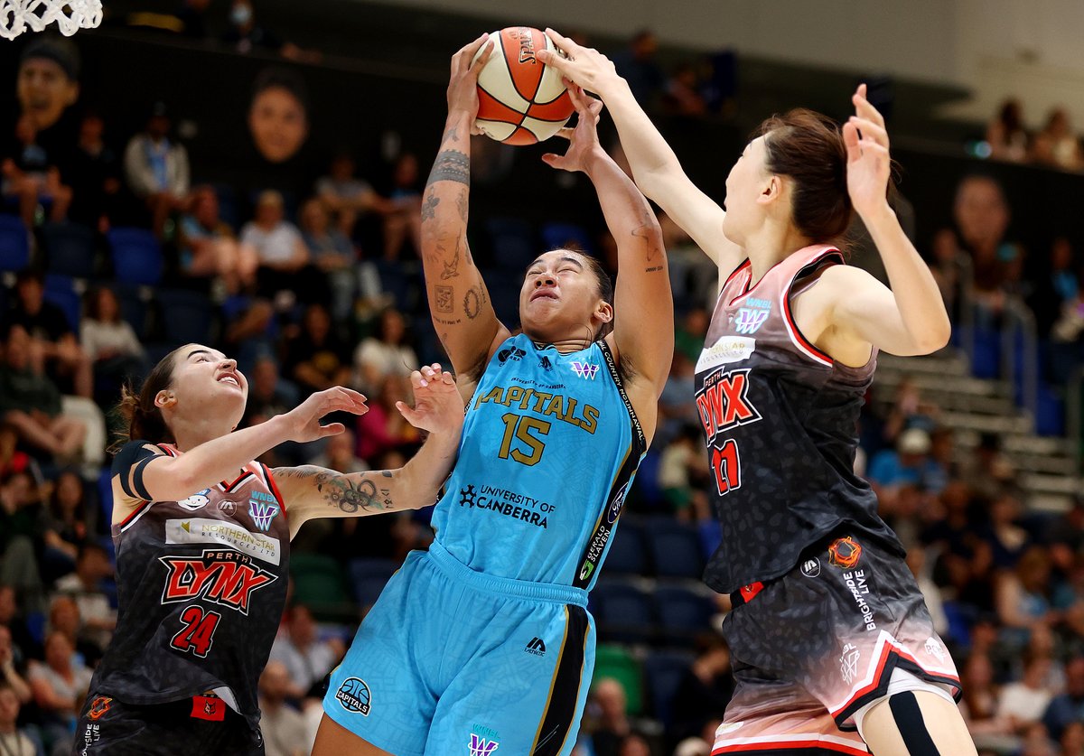 CGTNSportsScene's tweet photo. #HanXu makes a statement Down Under! 🇨🇳🏀
The Chinese center dropped a joint game-high 22 PTS, going 6/6 in the 1st half, powering #PerthLynx to a 91-67 road win over #UCCapitals. Dominant in the paint with 4 REB & 2 BLK, plus a slick assist to Amy Atwell (also 22 PTS).💯
#WNBL https://t.co/fuLbdSRoMR