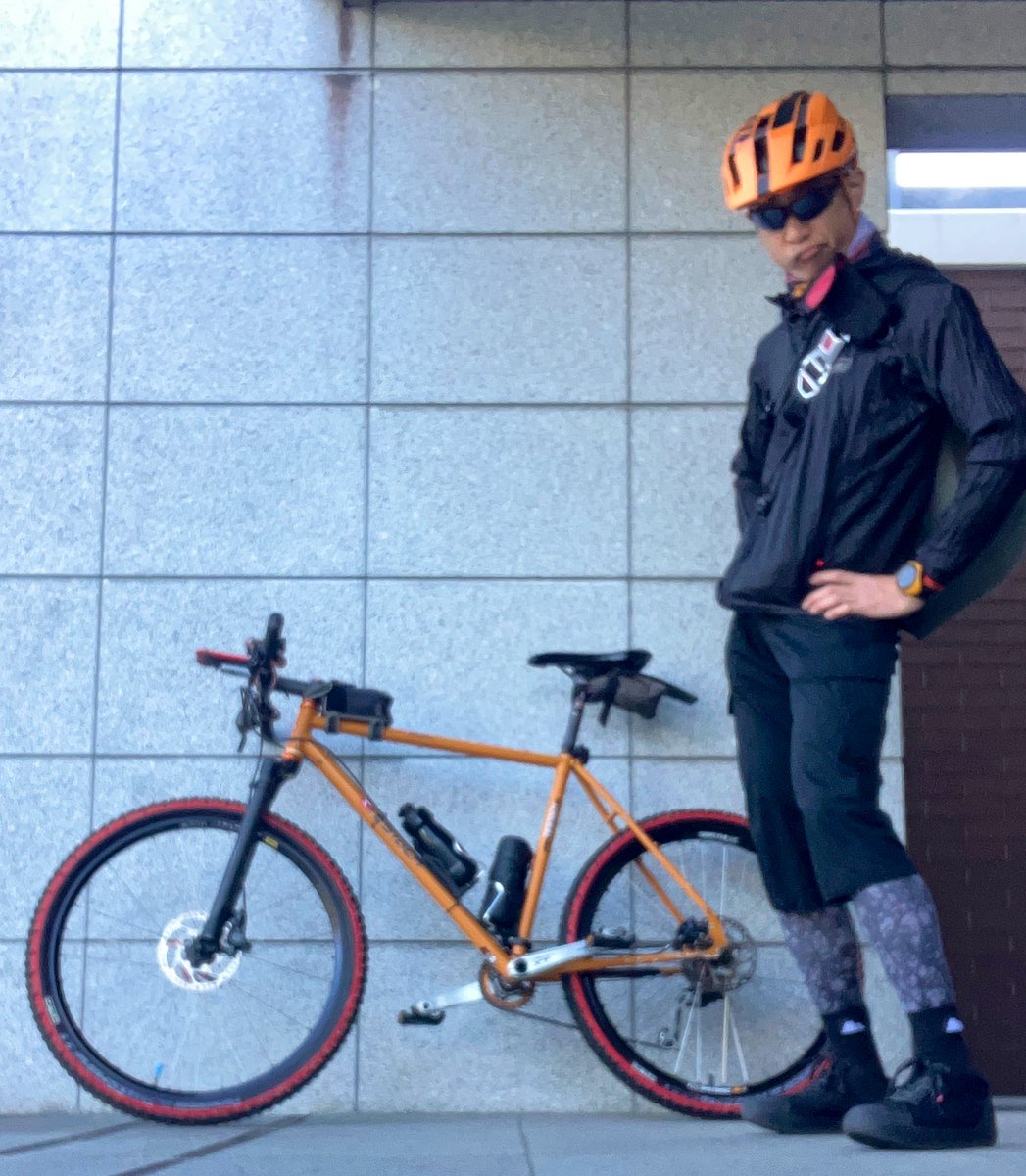 uzu_chato's tweet photo. 絶好のチャリ日和。1045発出遅れた…今日は街乗りスタイル、プレゼントしてもらった #Rinproject
3015をおろす。吉祥寺を目指す途中で、ランチ。ヤマザキショップを探すと昔住んでた近くにあった。アパートは取り壊されてなかったが、近くの公園でたまごサンドいただく。うまし。 https://t.co/NWBnLgZiTP