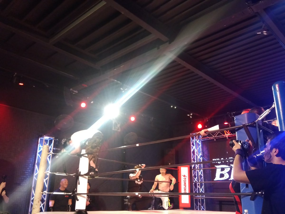 Unryu5Unryu's tweet image. 第三試合

6人タッグマッチ

N対U
の構図が、

日大VS埼玉
の展開へ…

#BRAVING