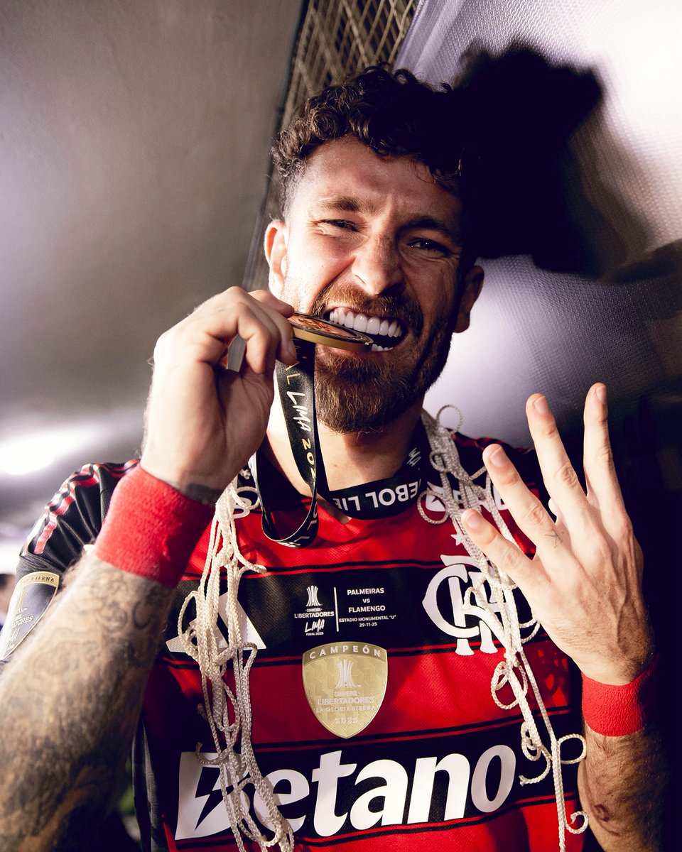 Flamengo's tweet photo. Fala pra eles, Léo… Quantas Libertas o Flamengo tem? https://t.co/LXDS7zc29c