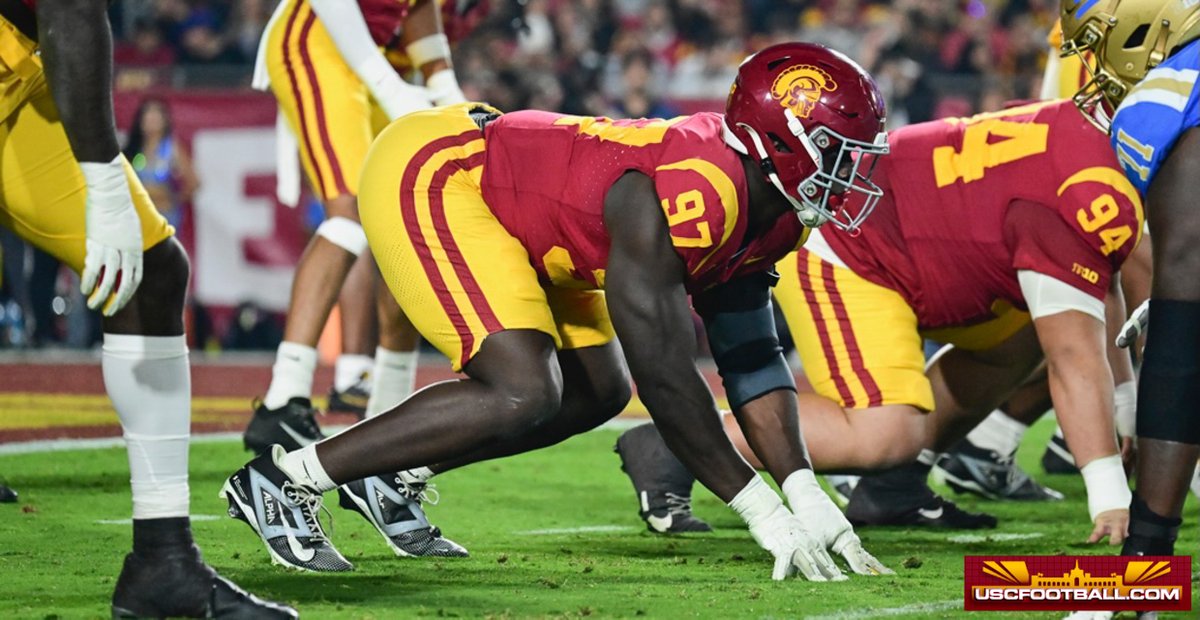 ShotgunSpr's tweet photo. Congratulations to #USC sophomore defensive lineman Jide Abasiri on his first career multi-sack game.

He's got 1.5 sacks tonight after combining with Jahkeem Stewart for a first-down takedown. https://t.co/JKWtvfpazr