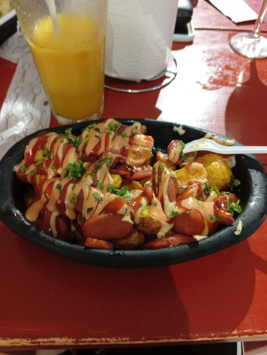 jose_valde9251's tweet photo. Fui a comer a un lugar muy bonito 10/10 #comida #comidarapida #hamguersas #restaurant #restaurante #salchipapa https://t.co/oKug5iZgia