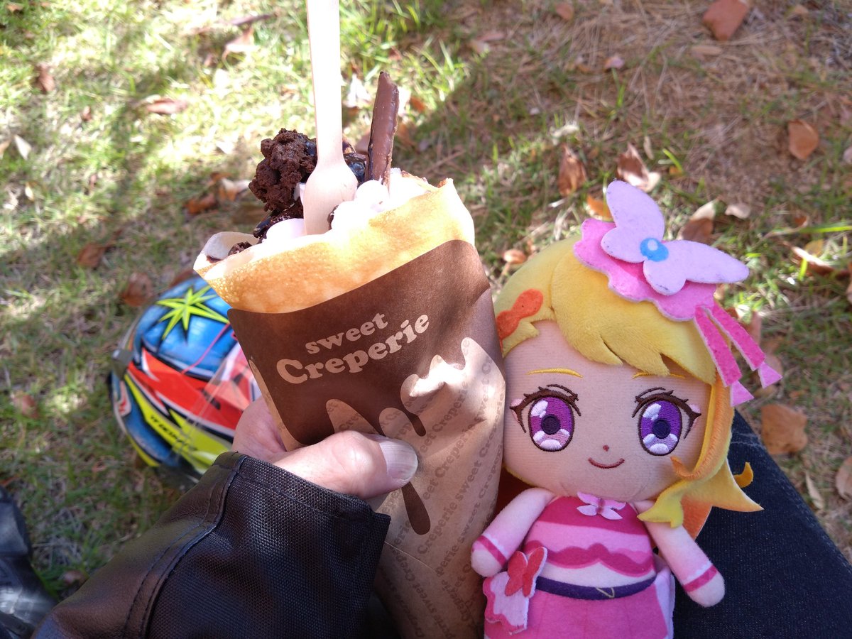 Shin_MCZ_Taco's tweet photo. 淡路島に来たら必ず行く幼馴染みのクレープ屋さんで今日もご馳走^^
今日は出張版で洲本市内で出店してるので、マジで美味しいから是非行ってあげて下さい😊
ドラクエのモニュメントもあった⚔️
#クレープビビティ
#SBRICK
#洲本市民広場
#ドラゴンクエスト https://t.co/Ig1qyDC8rM