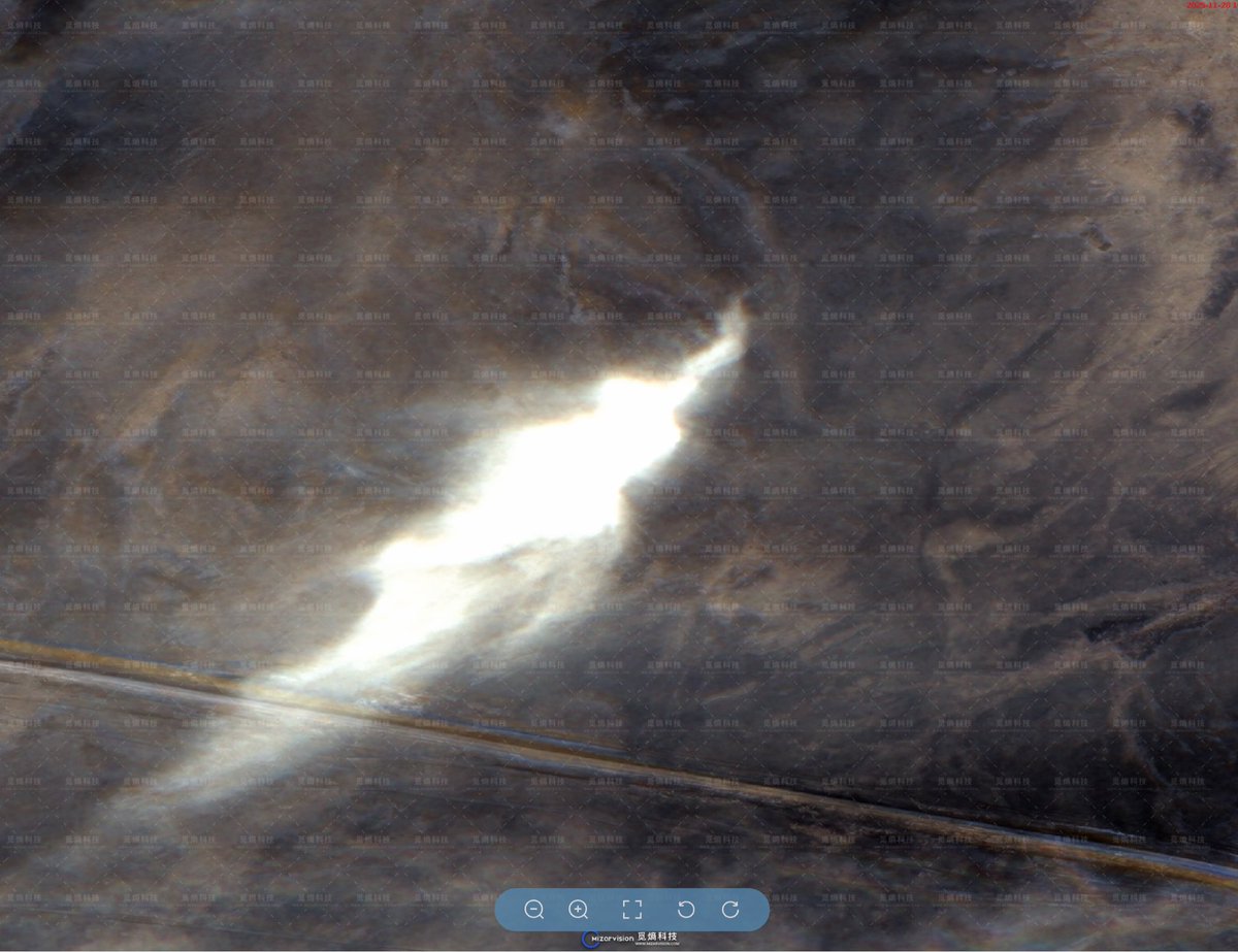 lobsterlarryliu's tweet image. On November 27, 2025 a failed test launch of ICBM at the Yasny base. On November 28, 2025 satellite imagery captured the aftermath of the failed ICBM test launch. Footage shows no widespread fuel leaks or combustion, nor any signs of emergency evacuations Via Mizarvision #OSINT