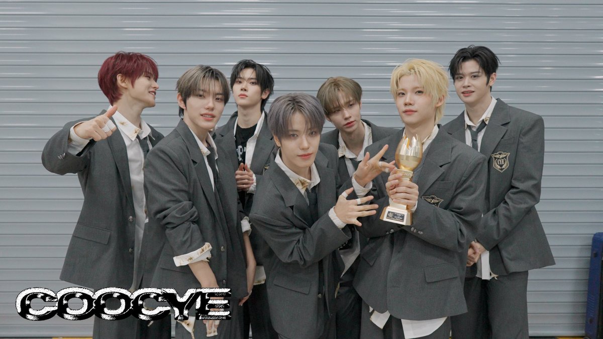 closeyoureyes_7's tweet photo. [📹]
[Coocye] 왜 클로저 맘을 흔드는 건데🎶 | 2025 Korea Grand Music Awards Behind The Scenes | CLOSE YOUR EYES (클로즈 유어 아이즈)

⚒️ https://t.co/zG4zg2L4Wz

#CLOSEYOUREYES #클로즈유어아이즈 
#CYE #클유아 
#Coocye 
#blackout #X #SOB https://t.co/dHsaPWkSbP