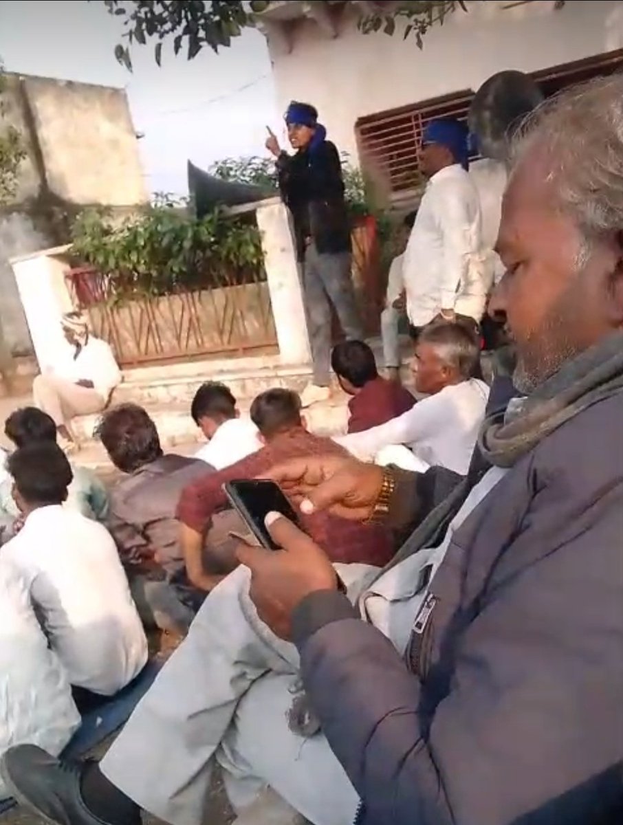 gaurav792006's tweet image. कल धौलपुर के सरमथुरा थाने पर शांति पूर्ण धरना प्रदर्शन चल रहा था एक व्यक्ति द्वारा समाज पर अभद्र टिप्पणी करने को लेकर  रात्रि के समय धरने पर बैठे हमारे साथियों के साथ जो मारपीट की है सरमथुरा पुलिस के गुंडों ने बह निंदनीय है जल्द धौलपुर जिले पर एक बड़ा आंदोलन होगा
@RajPoliceHelp