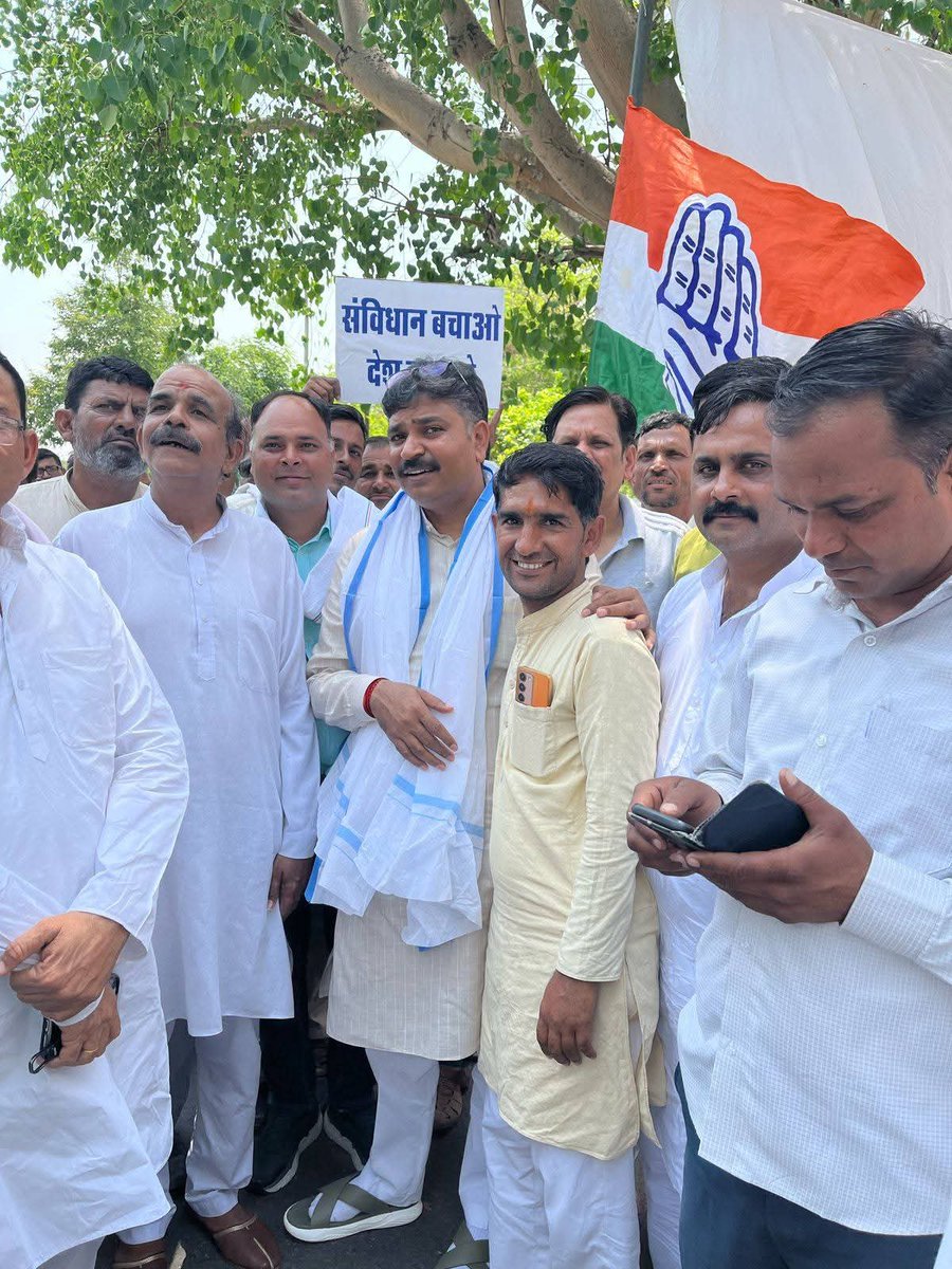ParsadAlwar's tweet photo. नेता प्रतिपक्ष राजस्थान विधानसभा आदरणीय श्री टीकाराम जूली जी को 45वें जन्मदिवस की हार्दिक शुभकामनाएँ
@TikaRamJullyINC https://t.co/D7oVGJGMQR