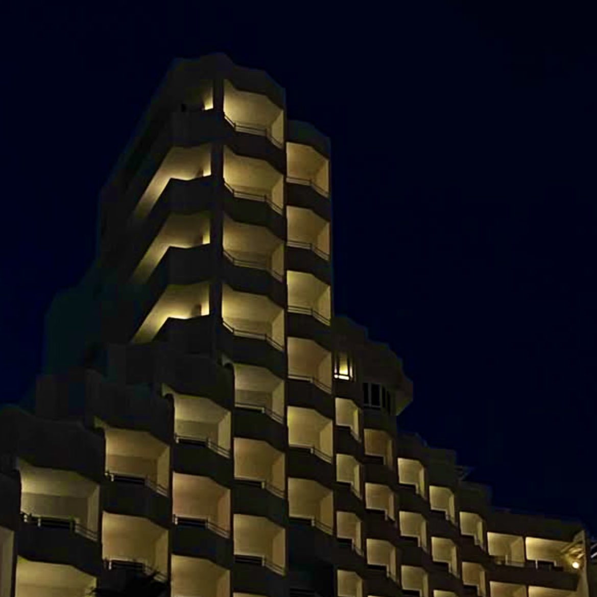 Zukunft
Experimentelle #IBA-Wohnen, mit Neubau- &amp; Transformationskonzepten (Tausch, Schaltung, Reduktion, Innovation), Wirksamkeit der Architektur in Ästhetik, Kultur, Integration.

Ergänzt um Gärten, Parks, Einkauf, ÖPNV, 15-Min-Stadt.
Offen, integrativ. #Architektur #EUBauhaus