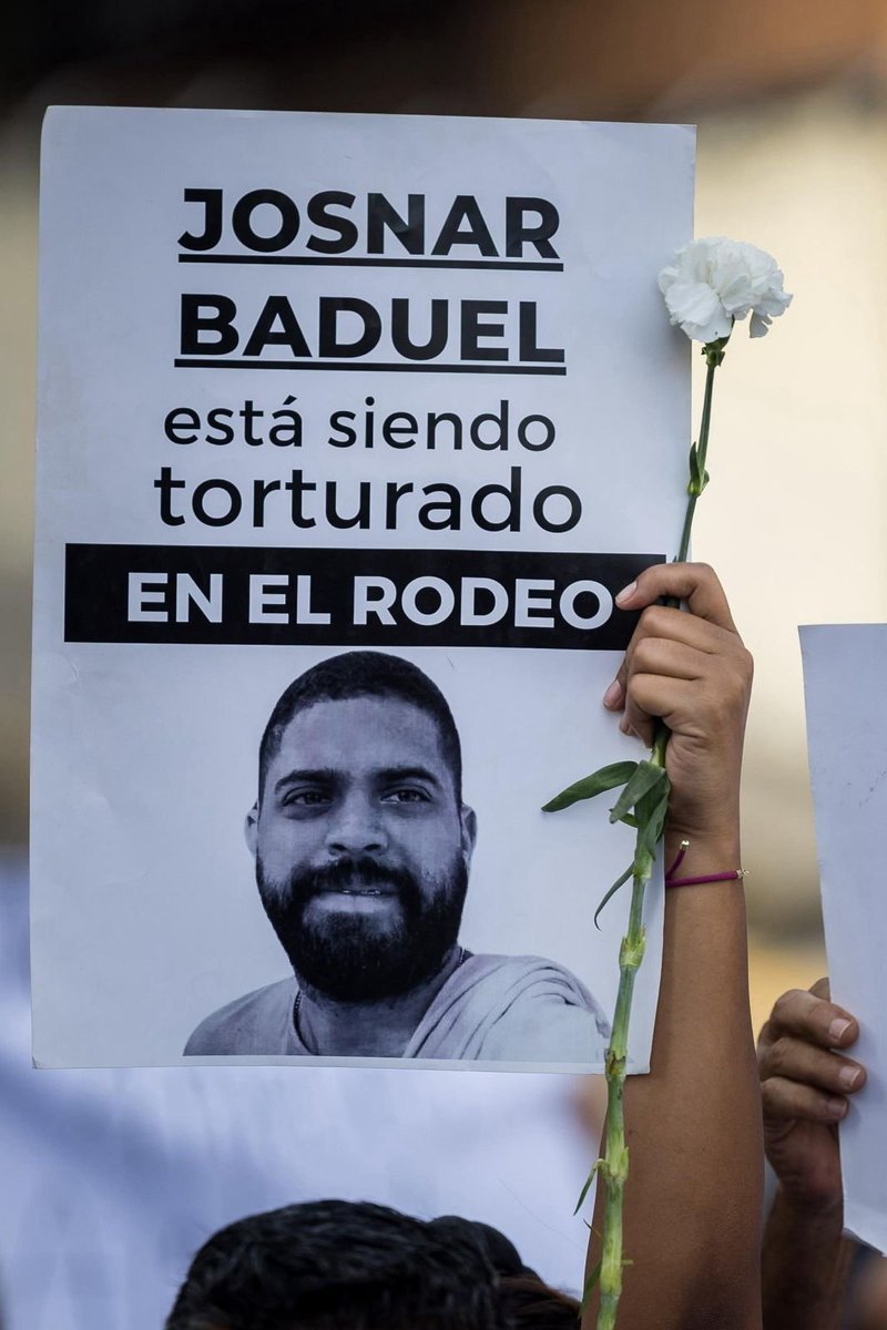 Josnars Baduel cumple 5 años y 7 meses detenido arbitrariamente.
Permanece recluido en condiciones inhumanas en Rodeo I, con secuelas de tortura y sin atención médica adecuada.
Exigimos su libertad inmediata y el respeto a sus derechos humanos 
#NavidadSinPresosPolíticos