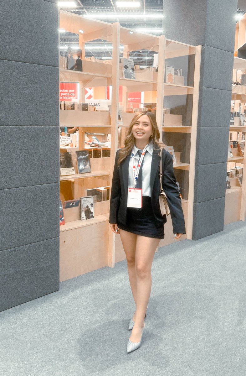 JenyaCastro1D's tweet photo. FIL📚❤️
Ya inició mi evento favorito del año!

Por acá nos vemos entre libros y pensamientos… 

#fil #UDG @FILGuadalajara @udg_oficial https://t.co/JR1UwfeRvm