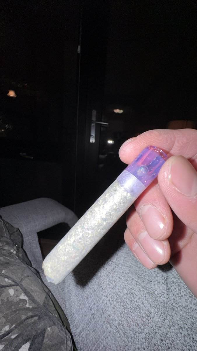 POLLOPLUGGIN's tweet image. You know the vibez.. snowing like a mf ❄️