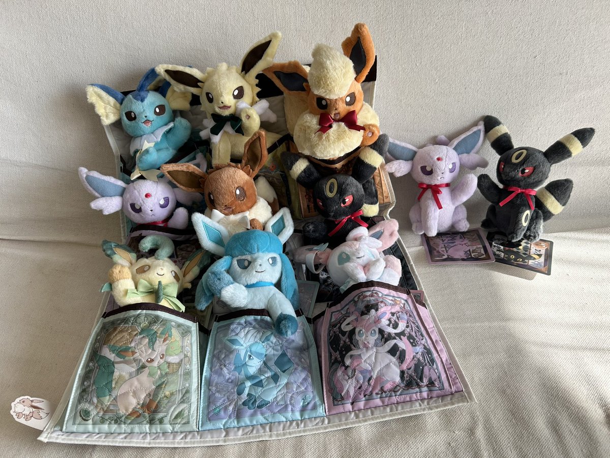 ウォールポケットにブイズたち入れたらみんなポケットからおてて出して