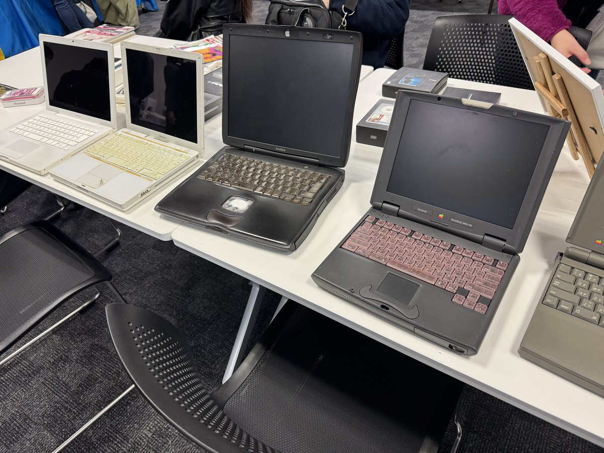 13_MyHdi's tweet photo. 初めてのMac Fan Fes行ってきたっ。
やっぱり注目してたのはMelt Mouse。
これいいなぁ〜〜〜〜〜！！！！！！欲しいすぎる。

過去のApple製品が雑に展示してあって面白い。やっぱAppleのプロダクト好き。iPod Classic復活させて���れ。 https://t.co/tnTOmwW72P