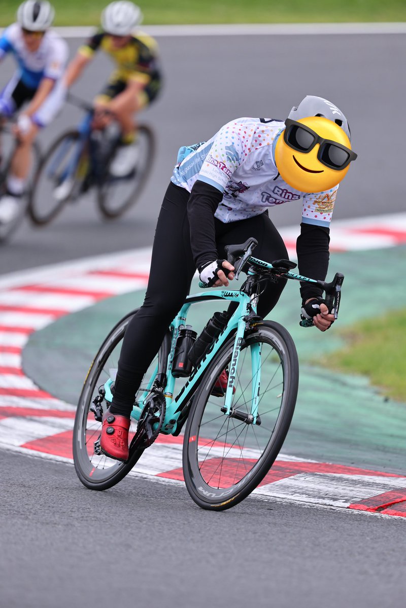 meat_bye2's tweet image. 来年夏で発表から丸10年（！）を迎える、リムブレーキ最終期の名車Oltre XR4
ロード乗りはじめた当初から憧れの車体でした

マジで速いんですが、私の普段の用途だと活躍の場がなく…
エアロが活きそうなレースで使ったのはたった一回
ついでに今年の稼働も一回だけ…