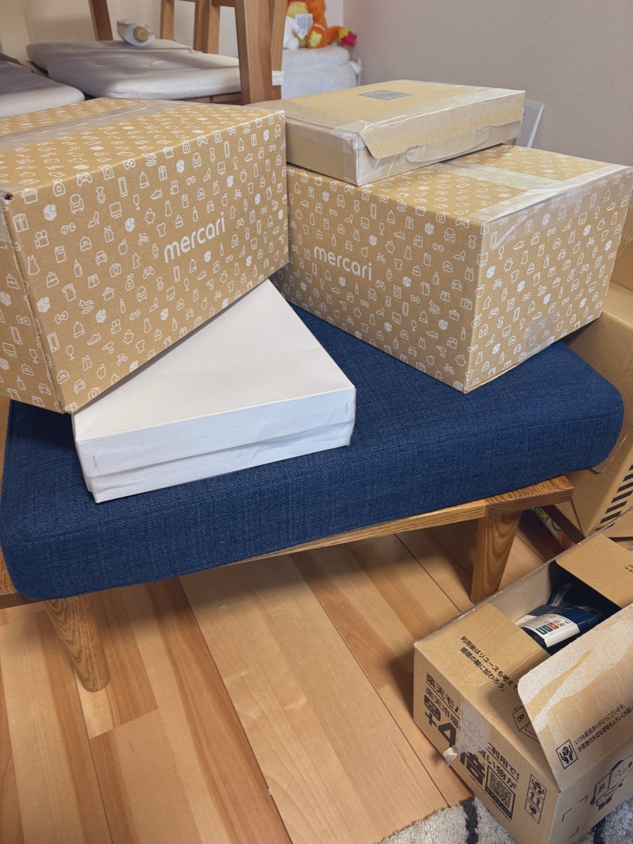 zinzin_dramatic's tweet image. めっちゃ売れてる…売れて嬉しいけど…
朝から梱包作業ばかりしてるっていう