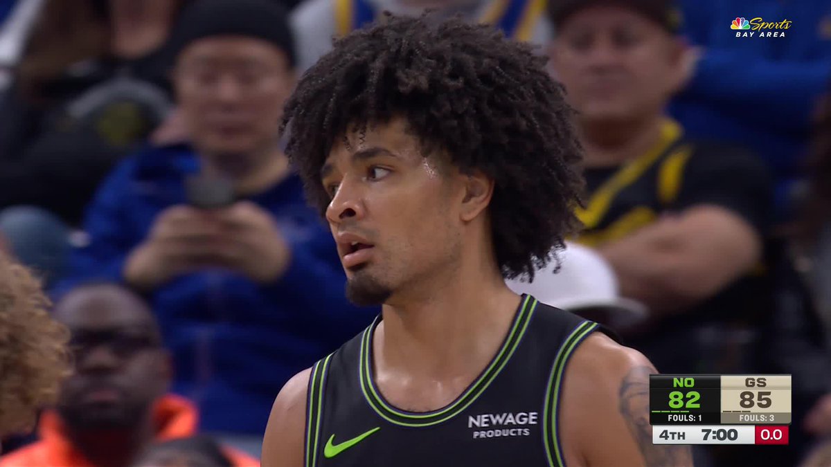 Gary INCOMING down the runway ✈️
📺 @NBCSAuthentic