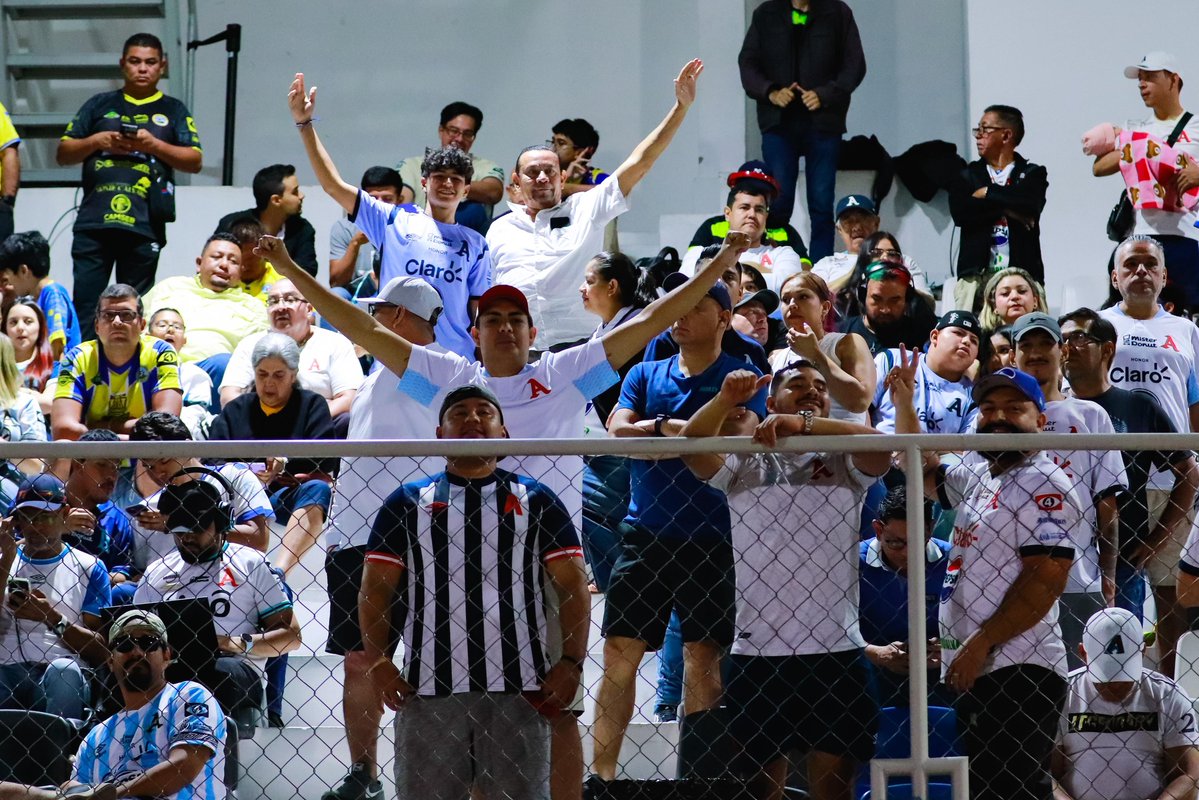 Muchas gracias a nuestros aficionados que esta noche se hicieron presentes, apoyaron y celebraron junto al equipo el pase a las semifinales del Apertura. 🙌🏼🤩

¡Vamos todos juntos! 🩵🤍

#AlianzaFC 🅰️