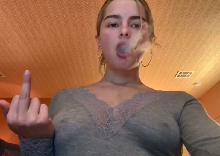 onlyyagirl_'s tweet image. Actually I’m just someone