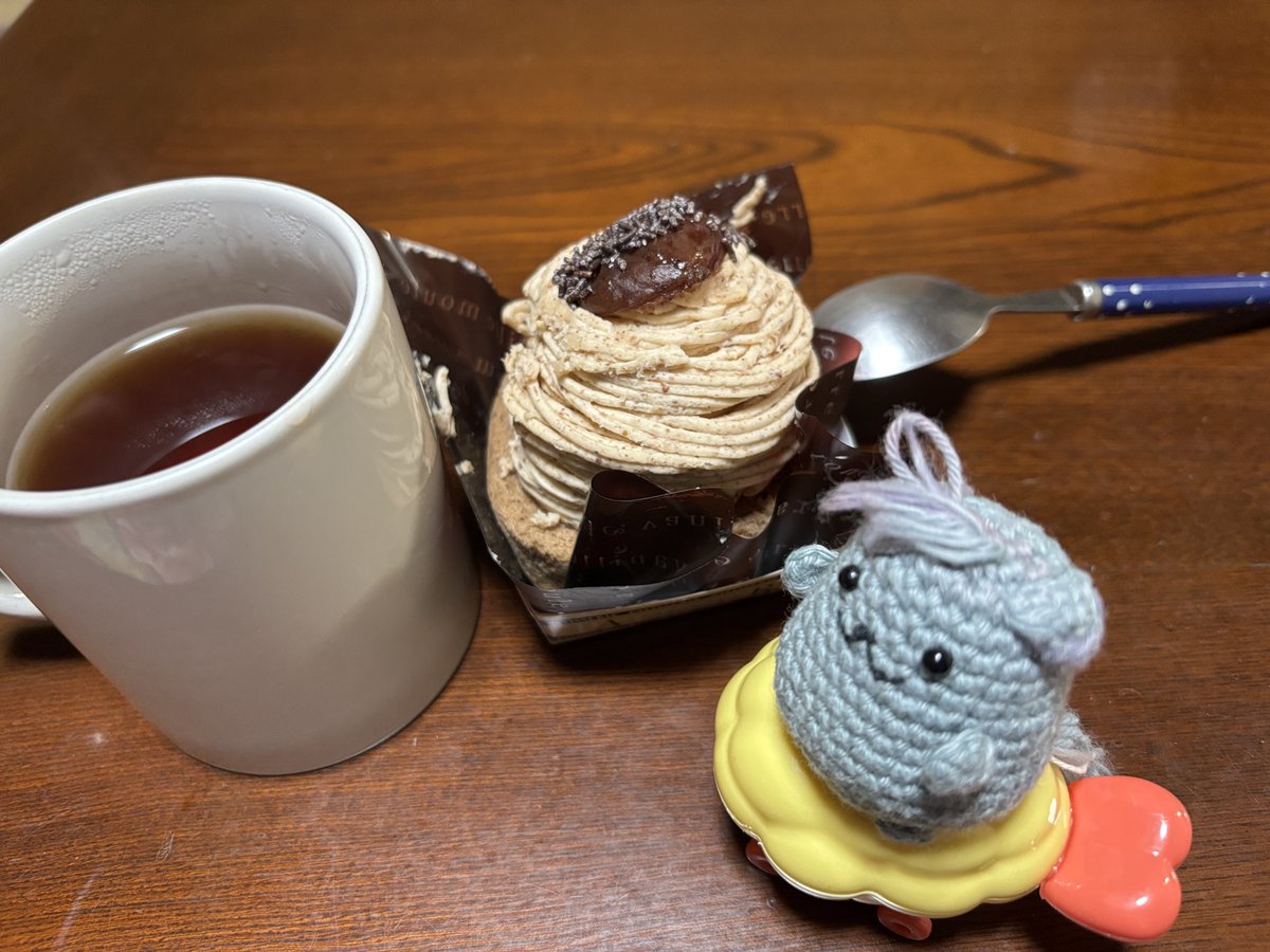 お茶会2日目
おめでとう会〜🎊🥳

とてもよいお掃除日和のため
以前パシャっ📷たケキにて参加です
お掃除🧚を求めつつ
 #あわいの民エアお茶会