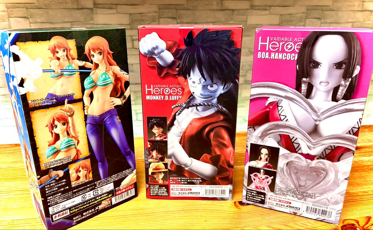 UrohidePlus's tweet image. メガハウスのフィギュア、ヴァリアブルアクションのボア・ハンコックを購入！

比べるとルフィって小柄だな。

#VARIABLE #ACTION #Heros
#ヴァリアブル　#アクション　#ヒーローズ
#ONEPIECE #ワンピース
#可動　#フィギュア