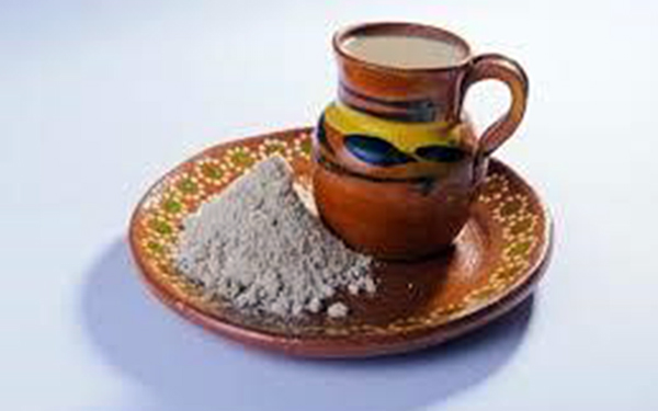 elpoderdelc's tweet image. 🌽 El pinole es un polvo nutritivo de maíz tostado y molido (pinolli en náhuatl).
Rico en fibra, antioxidantes y minerales, aporta mucha energía y cuida tu corazón, huesos y dientes. Pruébalo en atole frío o caliente, solo o con canela y chocolate.😋 f.mtr.cool/rbjybmszzz