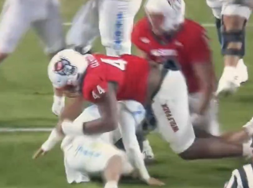 GoHeelsNation's tweet image. Brandon Cleveland is a real man!