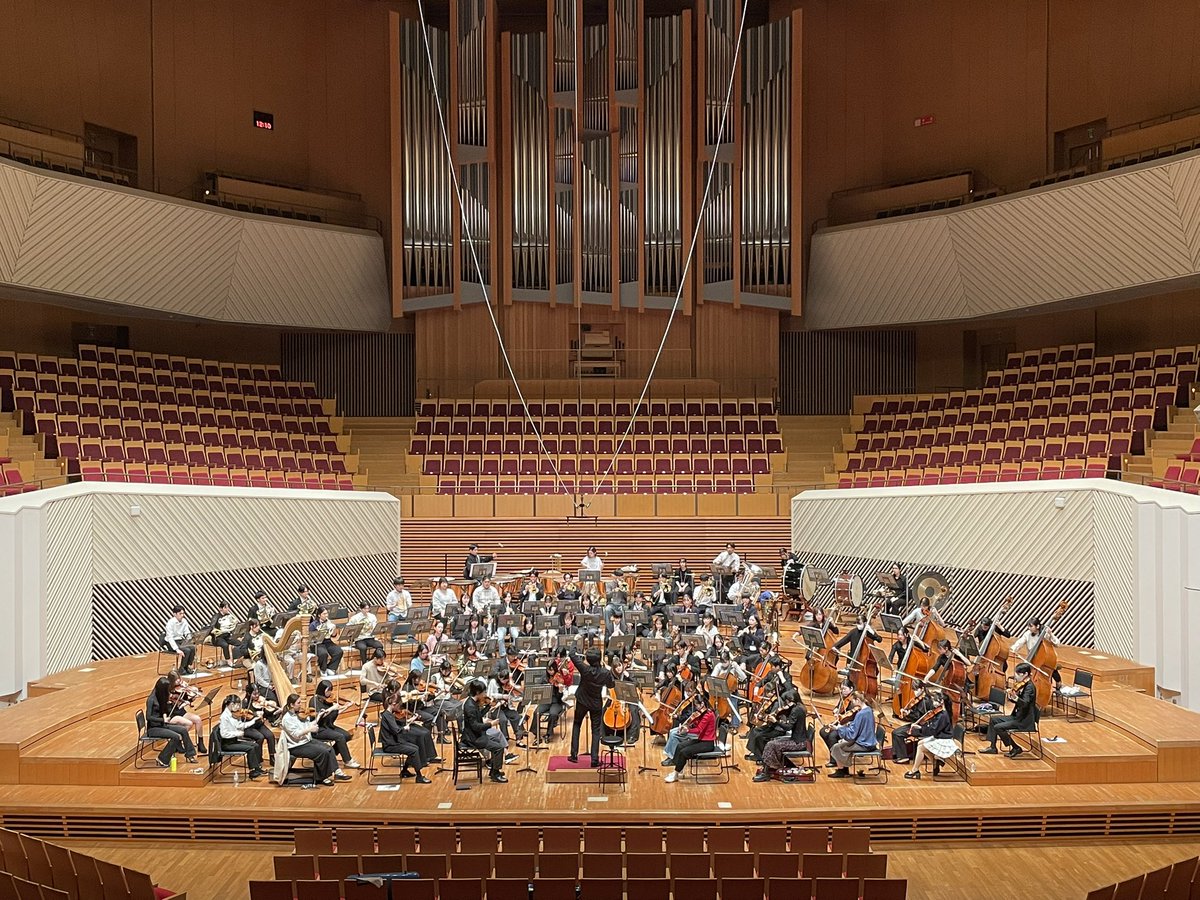 ondaifes's tweet image. 転換後、東京音大の
リハーサルが始まりました。

リハーサル時間45分に対して
演奏時間50分の作品。
バンダのバランス確認含め
集中して進みます。

#音大オケフェス