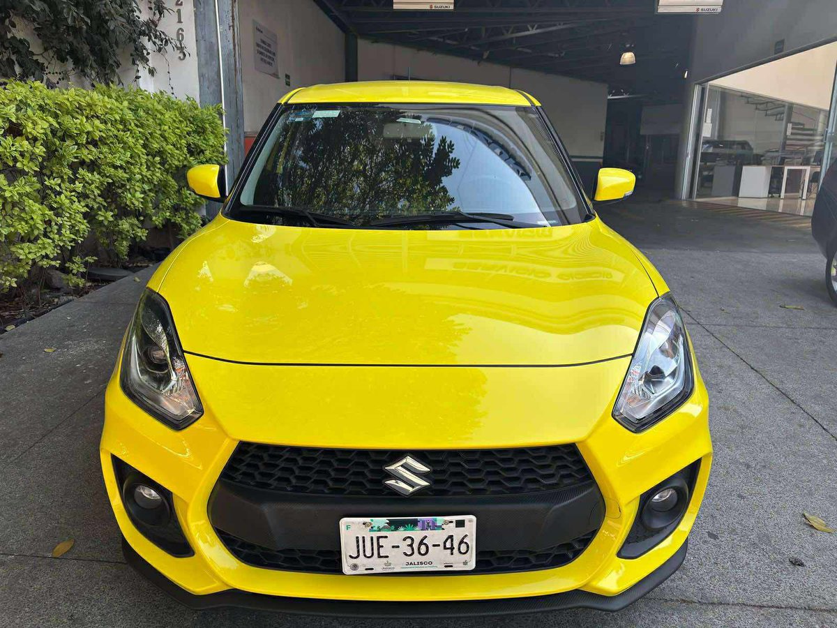 ¡Se robaron este vehículo! Urge seguridad <a href="/GobTlaquepaque/">Gobierno de Tlaquepaque</a>

Aqui la explicación de cómo ocurrió:

“Hoy a las 8:58 aproximadamente. En el BBVA que está en 8 de Julio, bajando de Periférico Sur, me robaron mi carro a mano armada. 

Mi carro es un swift sport amarillo, como seña