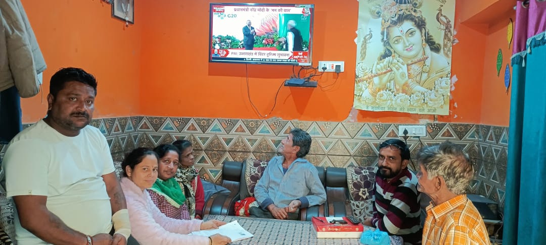 SKarnwal22601's tweet photo. प्रधानमंत्री #श्री_नरेंद्र_मोदी जी के लोकप्रिय कार्यक्रम #मन_की_बात के 128 से संस्करण को अपने बूथ संख्या 222 में निवास करने वाले व्यक्तियों के साथ सुना, और (SIR) #मतदाता_विशेष_गहन_पुनरीक्षण अभियान के अंतर्गत अपने बूथ पर निवासियों को फॉर्म जल्द से जल्द जमा करने हेतु आग्रह किया। https://t.co/oqBtHuEjlD