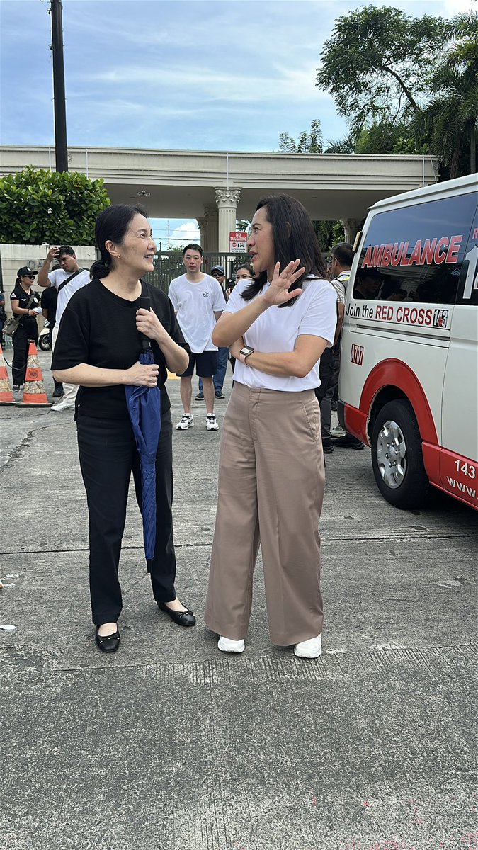 LOOK: Ballsy Aquino-Cruz, Agot Isidro, Atty. Salvador Panelo at iba pang personalidad, dumadalo sa Trillion Peso March sa People Power Monument sa Quezon City. <a href="/dzbb/">DZBB Super Radyo</a> <a href="/gmanews/">GMA Integrated News</a>