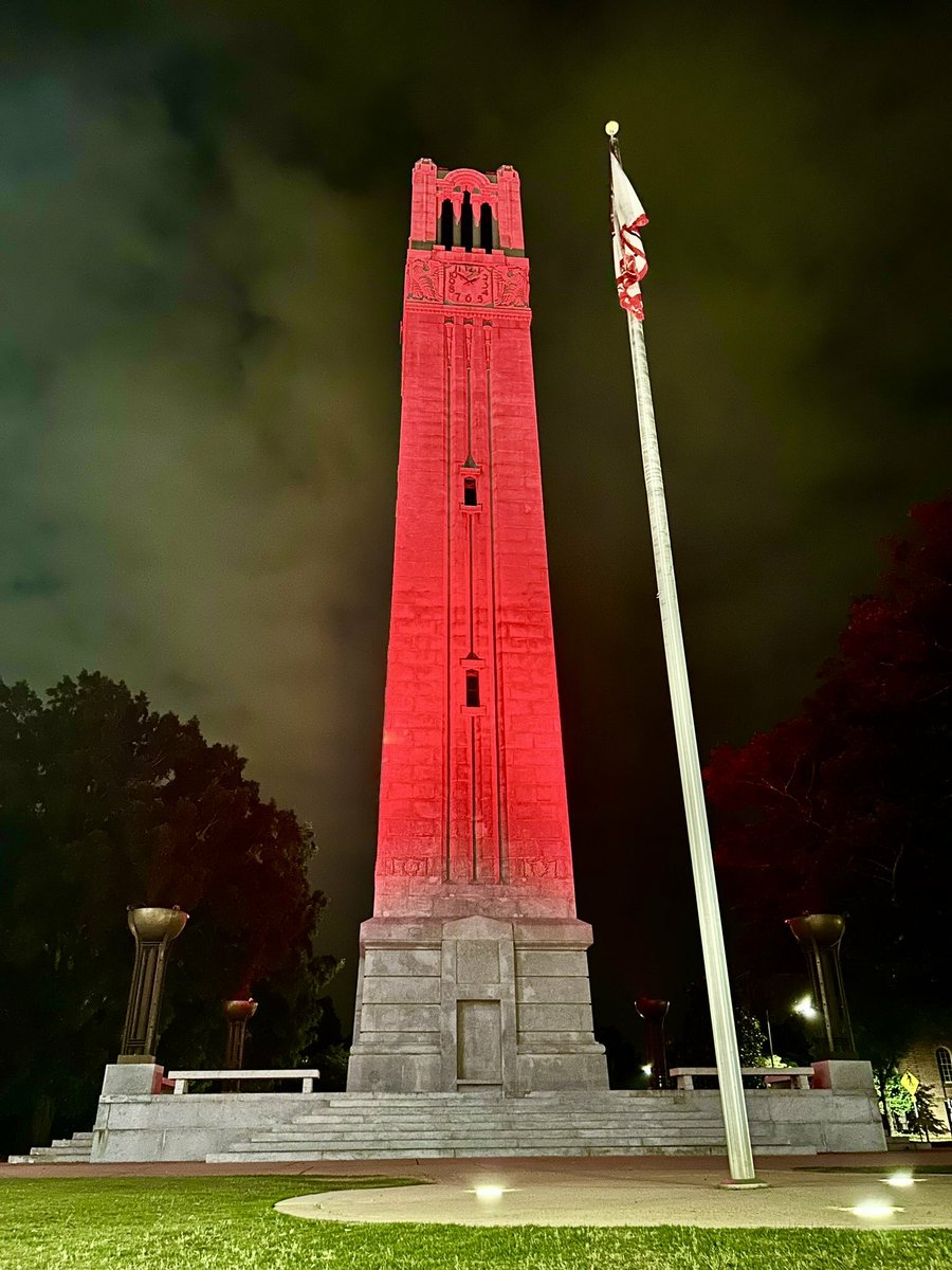 CoryRindone33's tweet photo. @MaxBrowne4 @accnetwork the something that will be lit up red tonight 🐺 https://t.co/srIRZ1yncU
