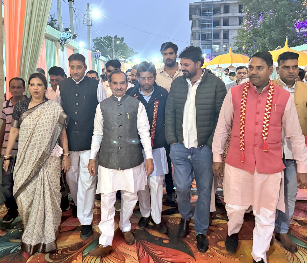 ChhabaRameshwar's tweet image. कल पाली में राजस्थान भाजपा प्रदेशाध्यक्ष आदरणीय मदन राठौड़ जी के सुपुत्र श्रेयांश राठौड़ जी के विवाह समारोह में सम्मिलित होकर उन्हें सुखद दांपत्य जीवन हेतु हार्दिक मंगलकामनाएं प्रेषित की।
#Pali 
@madanrrathore @BJP4Rajasthan