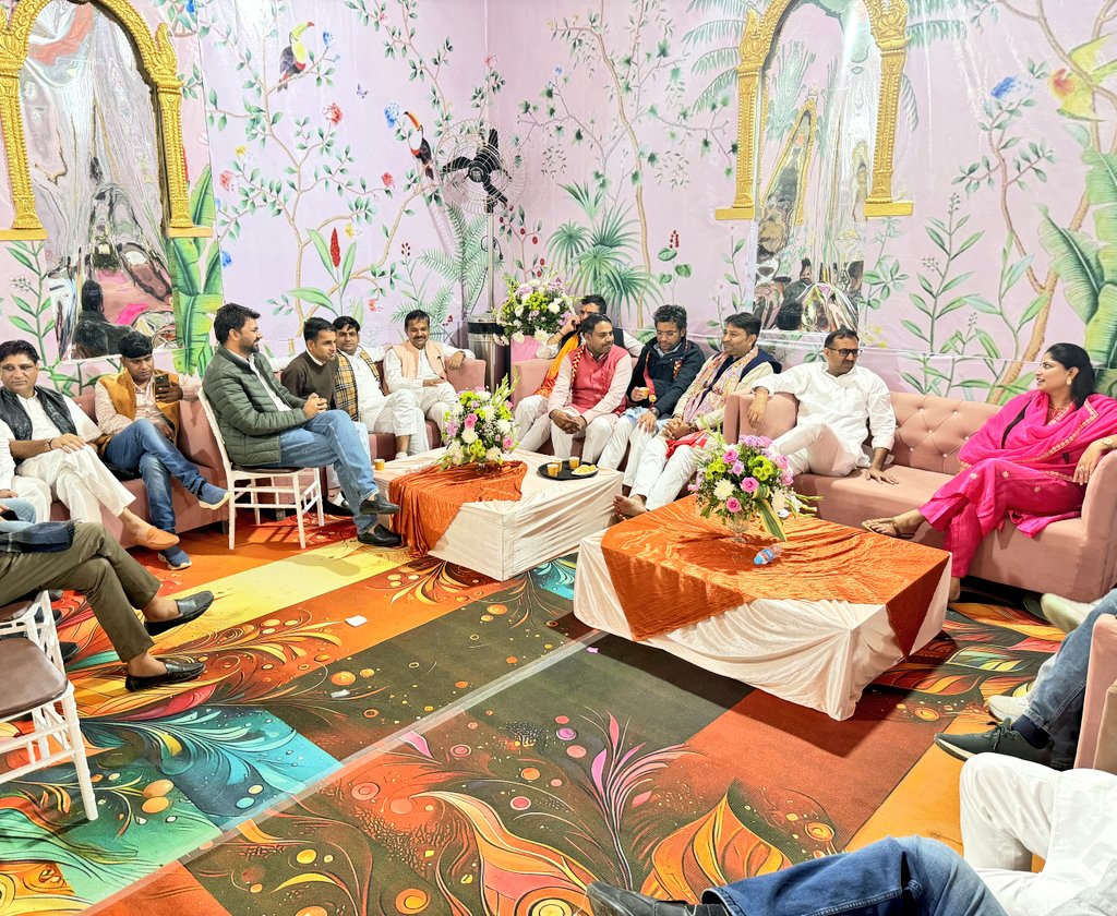 ChhabaRameshwar's tweet image. कल पाली में राजस्थान भाजपा प्रदेशाध्यक्ष आदरणीय मदन राठौड़ जी के सुपुत्र श्रेयांश राठौड़ जी के विवाह समारोह में सम्मिलित होकर उन्हें सुखद दांपत्य जीवन हेतु हार्दिक मंगलकामनाएं प्रेषित की।
#Pali 
@madanrrathore @BJP4Rajasthan