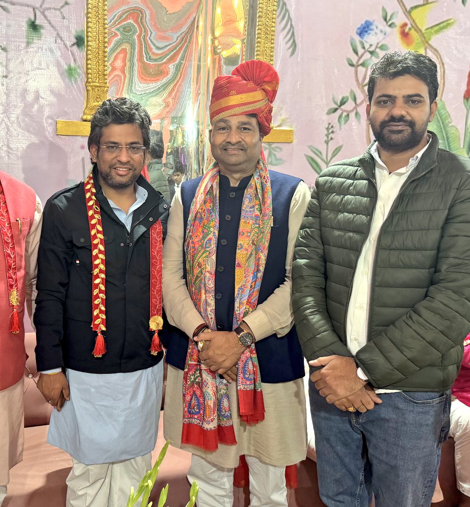 ChhabaRameshwar's tweet image. कल पाली में राजस्थान भाजपा प्रदेशाध्यक्ष आदरणीय मदन राठौड़ जी के सुपुत्र श्रेयांश राठौड़ जी के विवाह समारोह में सम्मिलित होकर उन्हें सुखद दांपत्य जीवन हेतु हार्दिक मंगलकामनाएं प्रेषित की।
#Pali 
@madanrrathore @BJP4Rajasthan