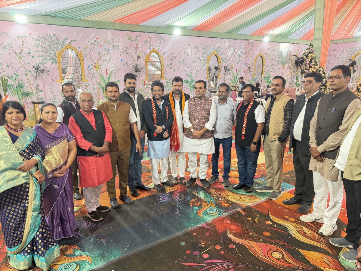 ChhabaRameshwar's tweet image. कल पाली में राजस्थान भाजपा प्रदेशाध्यक्ष आदरणीय मदन राठौड़ जी के सुपुत्र श्रेयांश राठौड़ जी के विवाह समारोह में सम्मिलित होकर उन्हें सुखद दांपत्य जीवन हेतु हार्दिक मंगलकामनाएं प्रेषित की।
#Pali 
@madanrrathore @BJP4Rajasthan